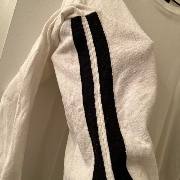 Banana Republic Factory white with black striping oversized slouchy sweater sz S - Picture 4 of 9
